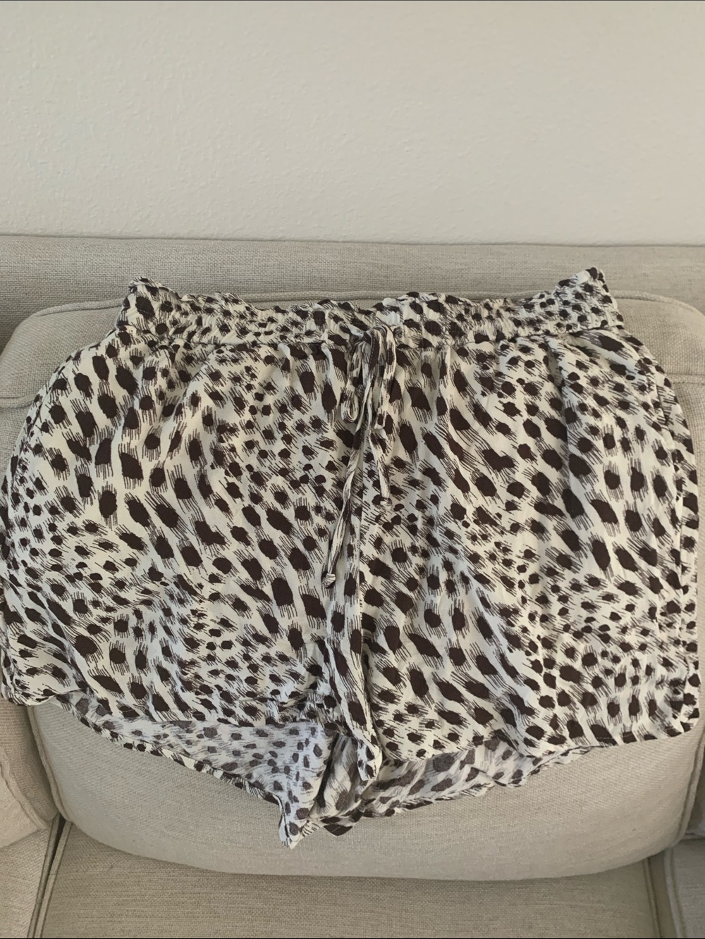 Women’s Size:No stains or rips.Express Cream and Brown Printed Drawstring Shorts